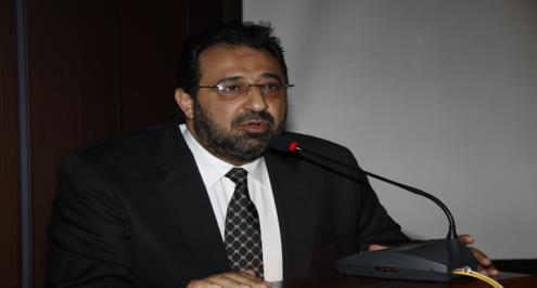 عبد الغني يواصل التصعيد في أزمة ملابس المنتخب ويطلب تدخل الوزير